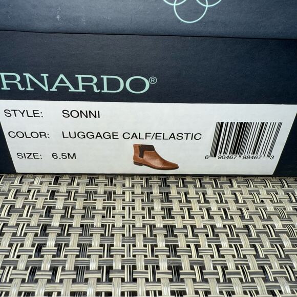 Bernardo NWT Women's Sonni Brown Leather Chelsea Boot Bootie Size 6.5 - Picture 6 of 6